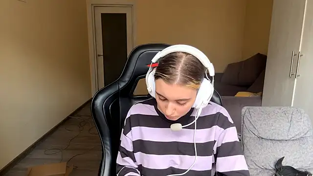 LueIvins Adlı Modelin Canlı XXX Sohbeti