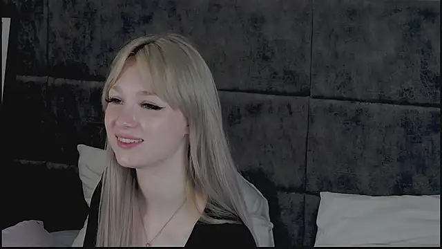 Shy_Barbie Live XXX-chat