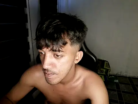 RowyCam Adlı Modelin Canlı XXX Sohbeti