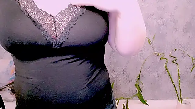Djullia Live XXX Chat