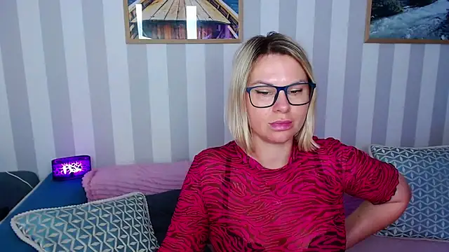 MonaLisaG Chat XXX in diretta
