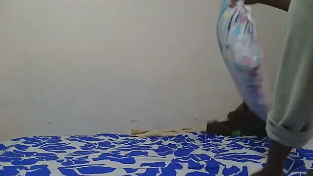 Chat +18 de sluttylaura21 ao vivo