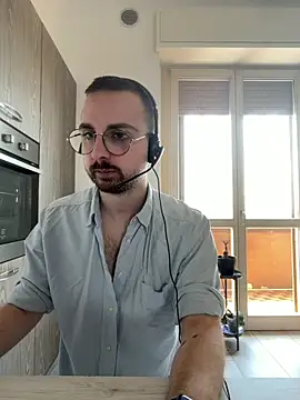 Show modela ItalianAlex na web-kameri