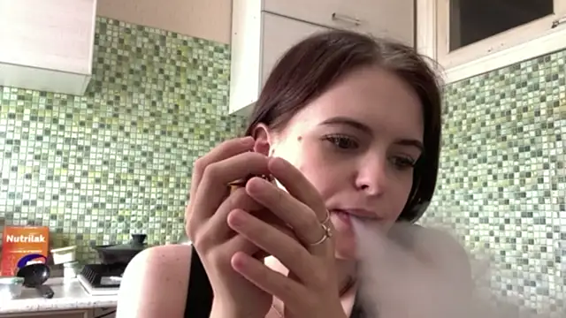 XXX chat uživo modela KikiAmino