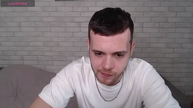Alexxx_hornyのウェブカメラショー