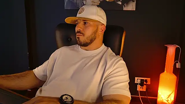 AngeloEric Chat XXX in diretta