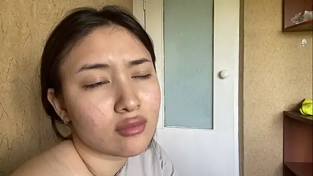Онлайн чат XXX YourMiIa