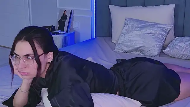 VioletAsh Adlı Modelin Canlı XXX Sohbeti