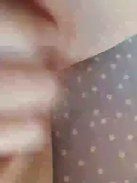 petite_mian Webbikameraesitys