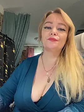 Sweet-blonde Live XXX-chat