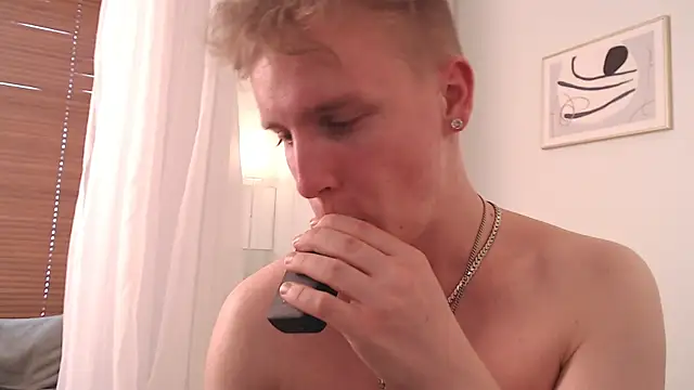 XXX chat uživo modela AlexxSweet