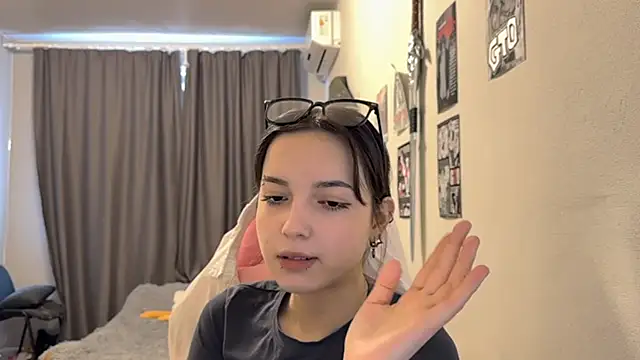 Pertunjukan Kamera Web KateMiragee