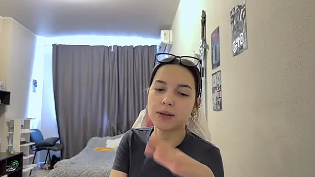KateMiragee Show in webcam