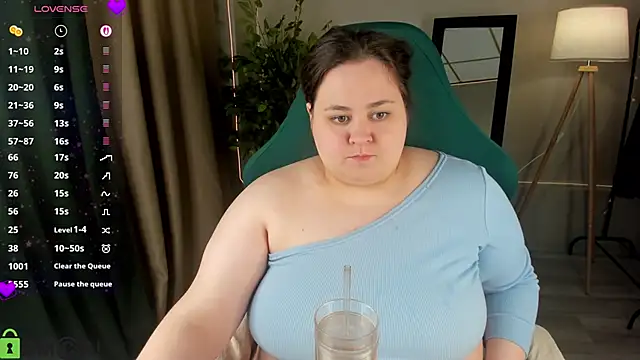 MoonlitAdele élő XXX-chatje