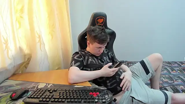 iliaskrislove webcam show