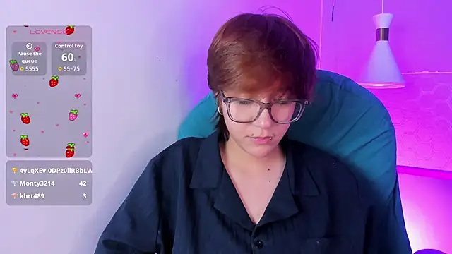 Tsuki_Maru webkamerás műsora