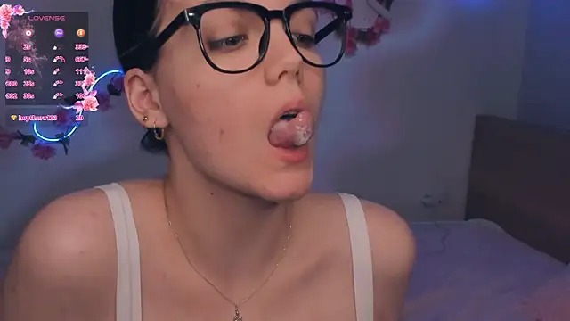 JuliannPaysour Adlı Modelin Canlı XXX Sohbeti