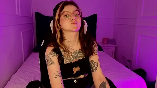 Show modela sashaglow_ na web-kameri