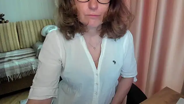 lauraoven élő XXX-chatje