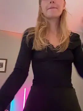 LunaRase live XXX chat