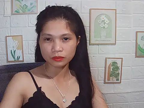-Lucie-e live XXX chat