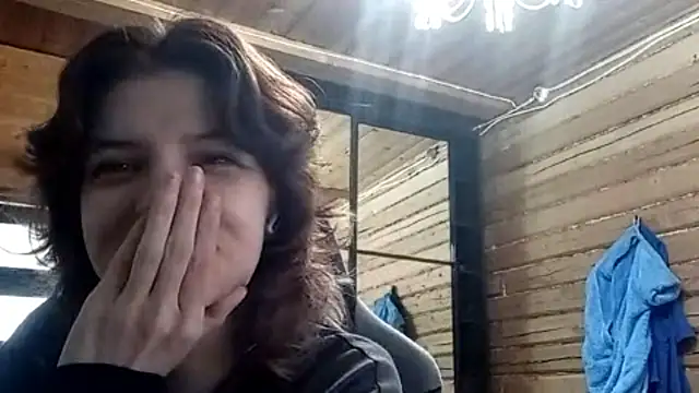 Онлайн чат XXX LowkeyIndigo