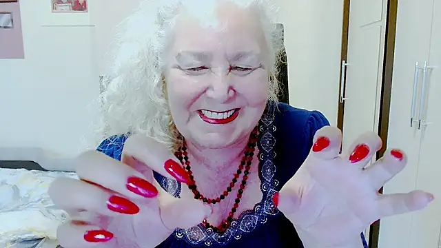 GrannyAlisa élő XXX-chatje