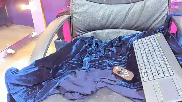 XXX chat uživo modela EMYCLARK01
