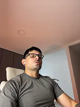 TroyeSavage লাইভ XXX চ্যাট