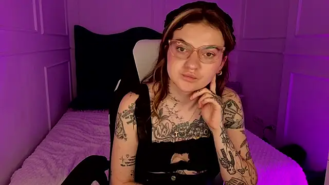 Show modela sashaglow_ na web-kameri