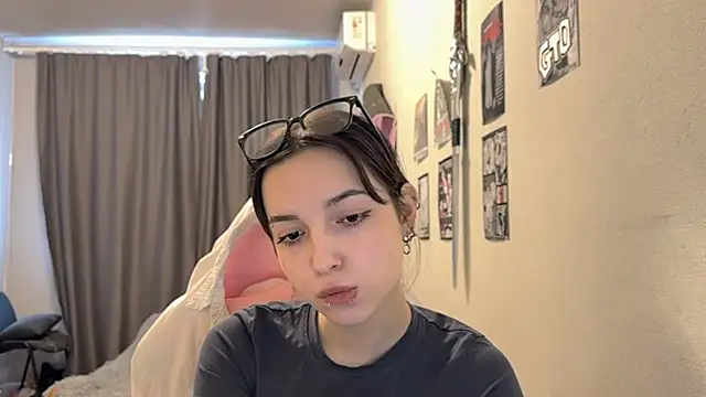 KateMiragee  – webcam-show