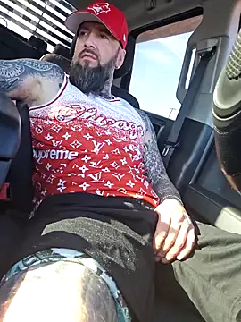Beardedtattood élő XXX-chatje