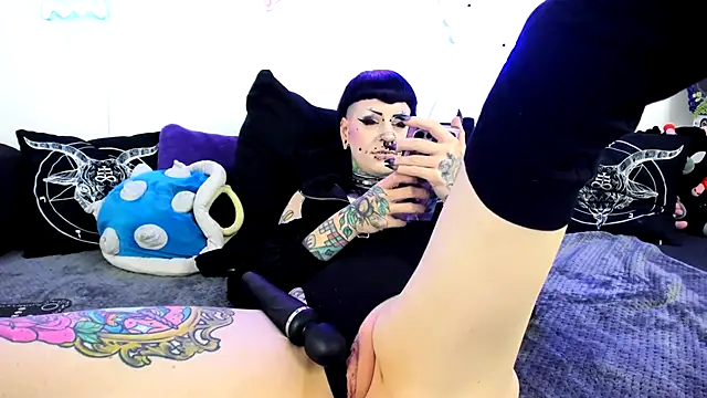 Purple_Coffin666's Live XXX Chat