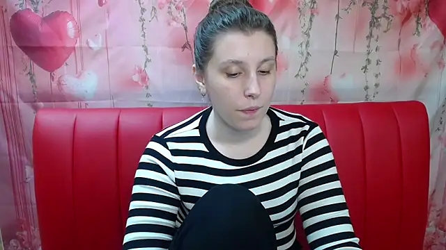 LilianaShine Adlı Modelin Canlı XXX Sohbeti