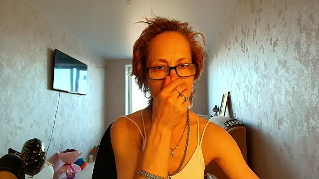 LioraWeiss' Live XXX Chat