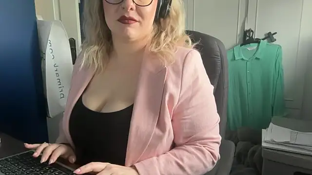 IvyWifey Show in webcam