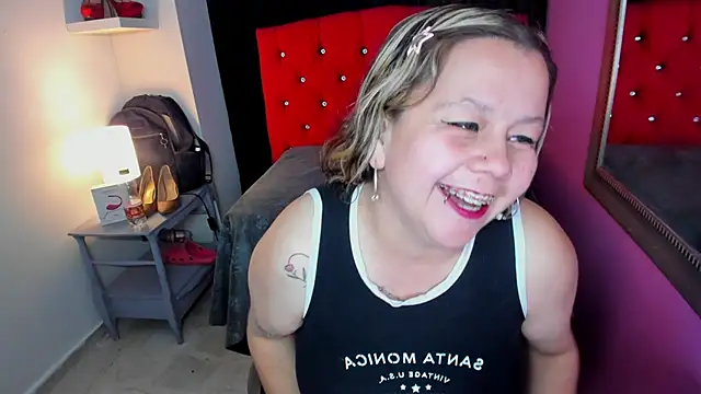 ScarletBigTitties Chat XXX in diretta