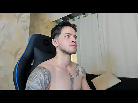 RONNY_COLTON: διαδικτυακό σόου στην κάμερα
