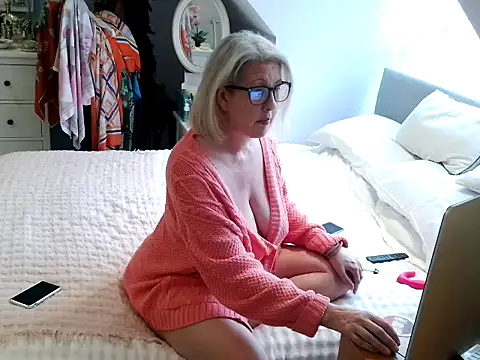 MaggieMoonxxx Webcam Show