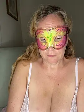 Chat +18 de largeboobies30 ao vivo