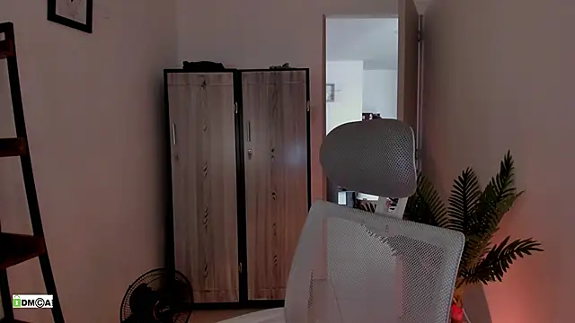 urcute_kitten's Live XXX Chat