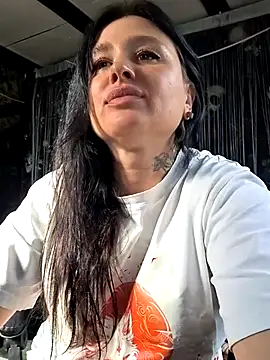 KikiXRed Live XXX-chat