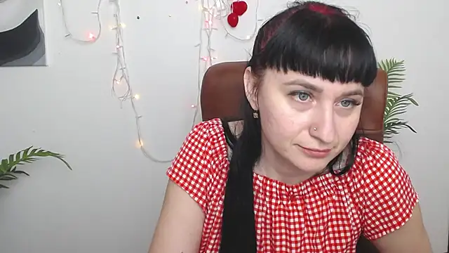 NinaFlawlees Show in webcam
