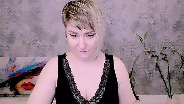 Djullia Chat XXX in diretta