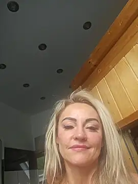 MoniMilf Live XXX-chat
