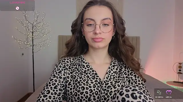 Real_cutie1 Show in webcam