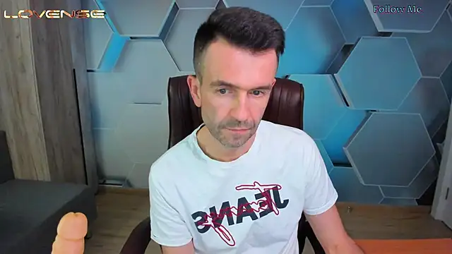 SteveTiger: διαδικτυακό σόου στην κάμερα