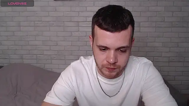 Alexxx_horny: διαδικτυακό σόου στην κάμερα