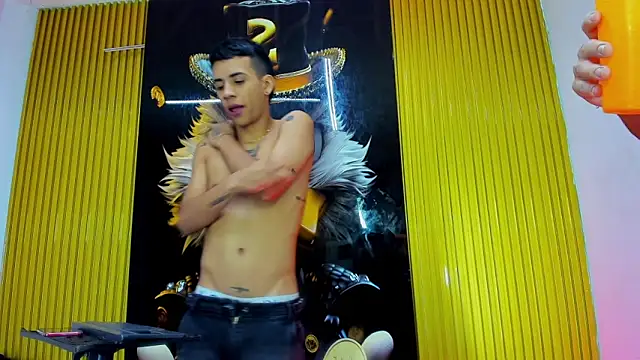 Guys_Latino_Hot Webcam Show