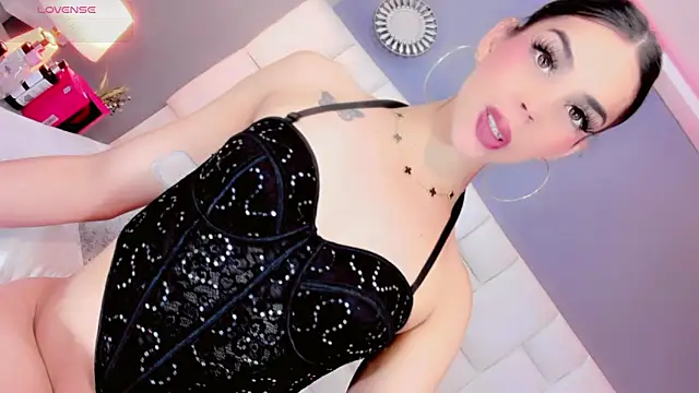 Kisses_Sophia: διαδικτυακό σόου στην κάμερα